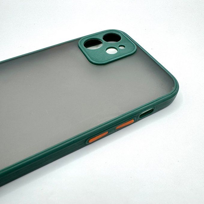 Coque iPhone 12 Verte Mat avec Boutons Orange